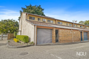 10 /  2 College Street, Loganlea