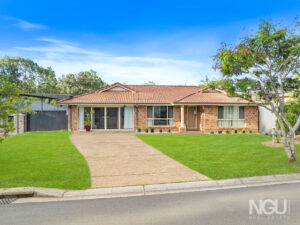  15 Crenton Court, Heritage Park