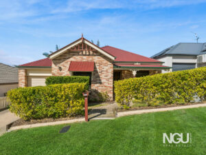  6 Sailboat Way, Springfield Lakes