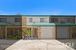 2 /  18 Cotswold Street, Mount Warren Park
