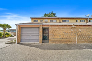 10 /  2 College Street, Loganlea