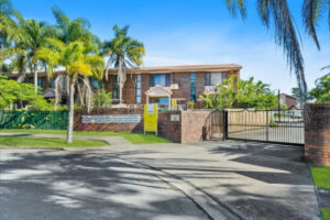 28 /  10 Damalis Street, Woodridge