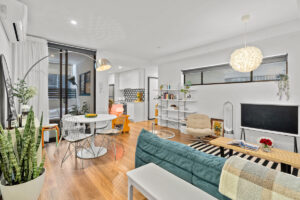 1 /  16 Troughton Road, Sunnybank