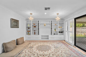  24 Meadowbrook Drive, Meadowbrook